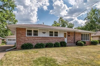 3812 Twana Dr, Des Moines, IA 50310