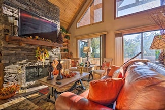 21 Staghorn Point, Franklin, NC 28734