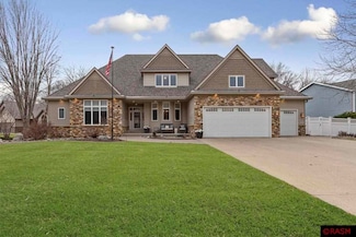 1612 1612 Northridge Ln, North Mankato, MN 56003
