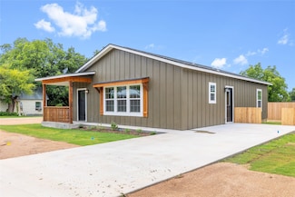 512 5th St, Blanket, TX 76432