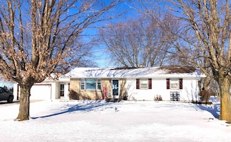 328 E Main St, Hilbert, WI 54129