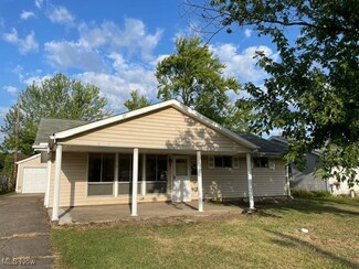 4230 Meadow Ln, Lorain, OH 44055