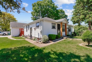 611 Roosevelt Rd, Valparaiso, IN 46383