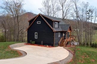 784 Sneaking Creek Dr, Hayesville, NC 28904