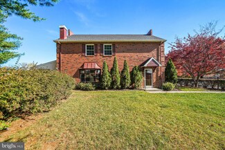 100 Lampeter Ct, Exton, PA 19341