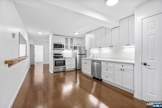 333 Grand Ave Unit 4R, Palisades Park, NJ 07650