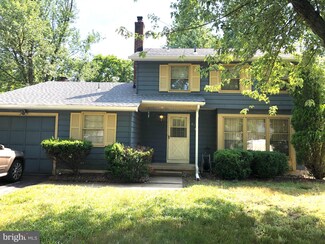 81 Lamppost Ln, Somerdale, NJ 08083