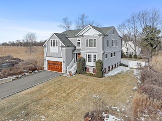 160 Old Dam Rd, Fairfield, CT 06824