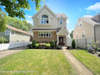 355 Main St, Staten Island, NY 10307