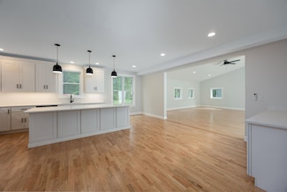 99 Rockingham Rd Unit 1, Londonderry, NH 03053