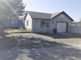 1950 Snyder Ct, Myrtle Point, OR 97458