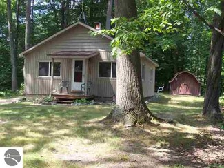 2437 Oakwood Ave, Lupton, MI 48635