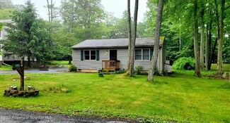 1190 Chickadee Dr, Pocono Summit, PA 18346
