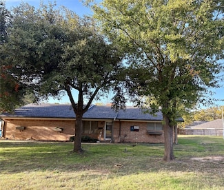 1417 Oak Hills Dr, Graham, TX 76450