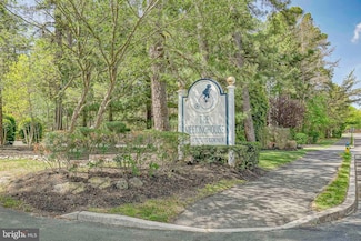 41 Tailor Ln, Sicklerville, NJ 08081