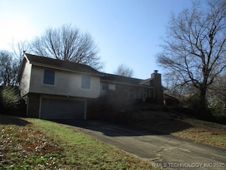 2009 Tanglewood Ln, Muskogee, OK 74403