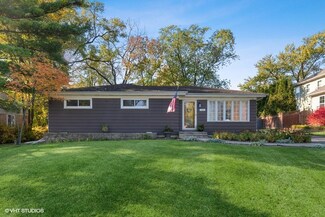 1S540 Macarthur Dr, Oakbrook Terrace, IL 60181