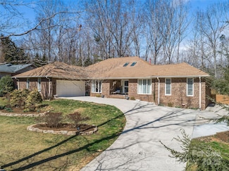 34 Glen Crest Dr, Arden, NC 28704