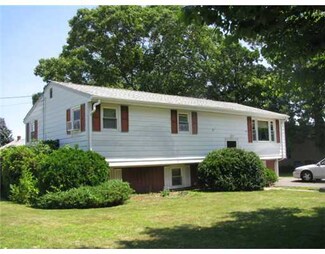 10 Hiram St, Fall River, MA 02720