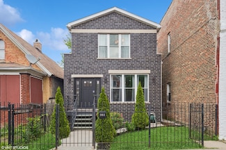 903 N Homan Ave, Chicago, IL 60651