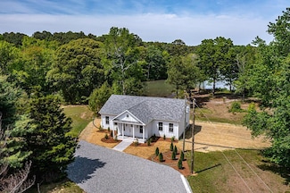 521 Taylors Beach Rd, Reedville, VA 22539