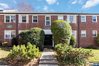 349 Bloomfield Ave Unit Building 4, 18, Verona, NJ 07044