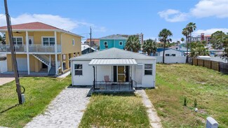 13124 4th St E, Madeira Beach, FL 33708