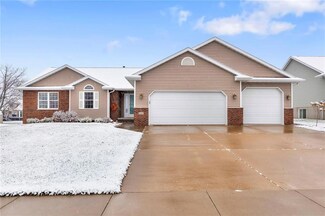 460 Joshua Ln, Robins, IA 52328