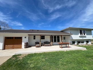 7401 Mildred Ct, Cross Plains, WI 53528
