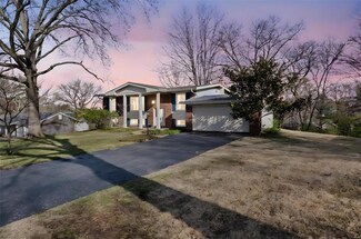 204 Stoney View Ln, Saint Louis, MO 63146