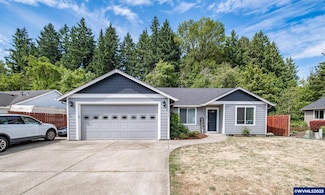 1774 Grape Ct, Sweet Home, OR 97386