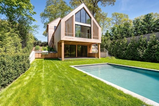 280 Division St, Sag Harbor, NY 11963