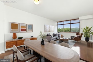 10101 Grosvenor Place Unit 1302, Rockville, MD 20852