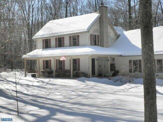 38 Oak Rd, Mertztown, PA 19539