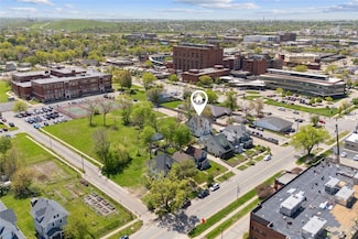 512 Mckinley St SE, Cedar Rapids, IA 52403