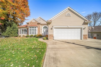 1475 Belvista Ct, Roaming Shores, OH 44085