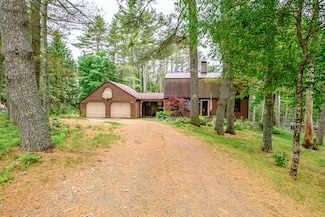 860 Gardiner Rd, Wiscasset, ME 04578