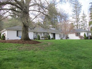 928 Oak Hill Dr, Elmira, NY 14905