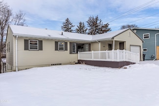 620 Crescent Ln, Bismarck, ND 58501
