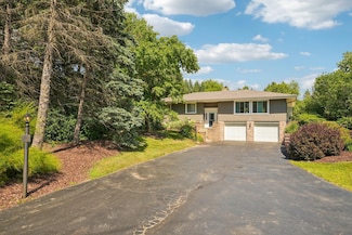 W156N10290 Pilgrim Rd, Germantown, WI 53022