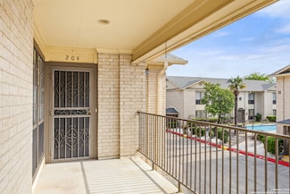 165 W Rampart Dr Unit 204, San Antonio, TX 78216