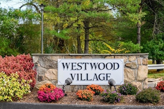 55 Mill Plain Rd Unit 32-17, Danbury, CT 06811