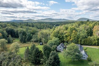44 John St, Camden, ME 04843