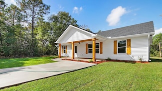 565 E Violet Ln, Defuniak Springs, FL 32433