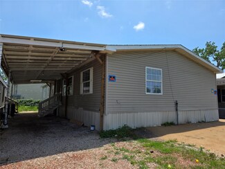 4702 18th St, Bacliff, TX 77518