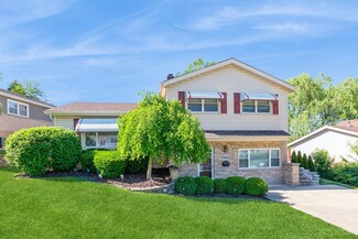 9044 Beechnut Rd, Hickory Hills, IL 60457