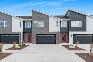 450 Aldon Cir, Green Bay, WI 54304
