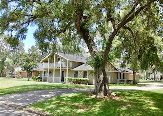 2109 Riverside Dr, West Columbia, TX 77486