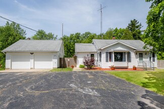 6480 Paw Lake Rd, Watervliet, MI 49098