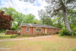 801 S King St, Laurinburg, NC 28352